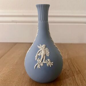 Vintage Wedgwood England Blue Jasperware Tapered Bud Vase 5.5”, Angles, Mint‎